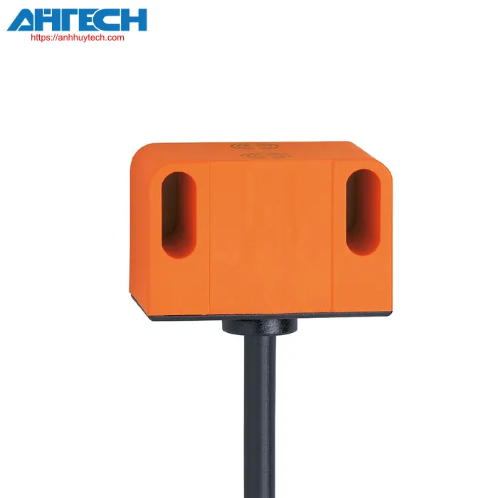 Cảm biến cảm ứng Ifm in0100